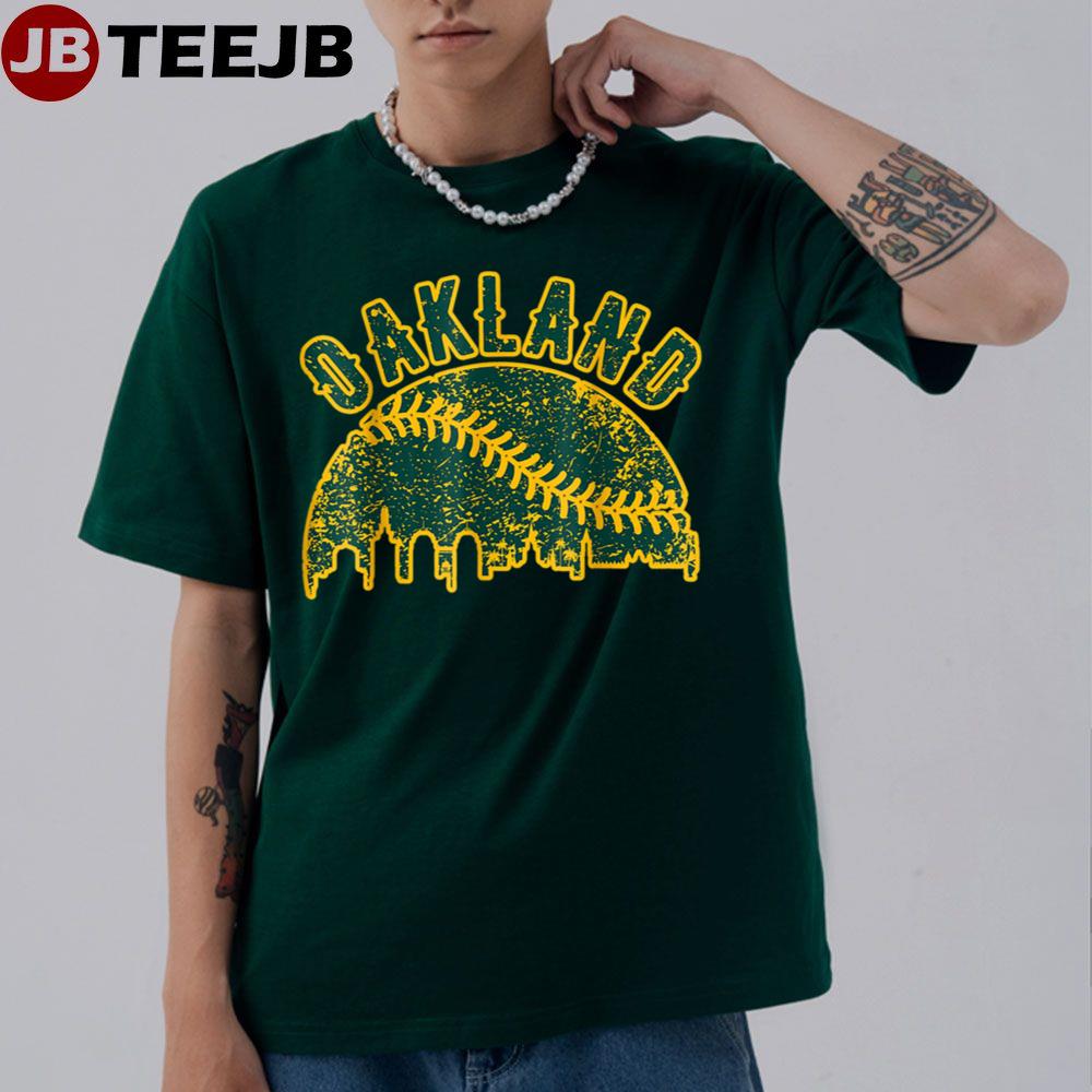 Vintage Oakland Baseball Distressed Athletic Game Unisex T-Shirt